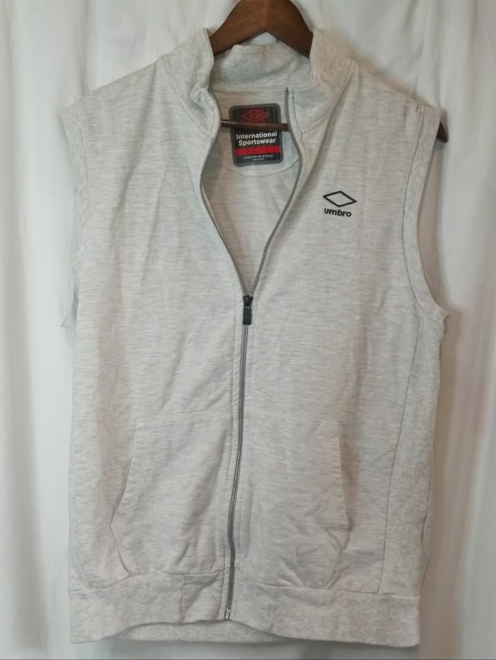 Umbro Light Gray Zip Front Sleeveless Vest Pockets International Sportswear